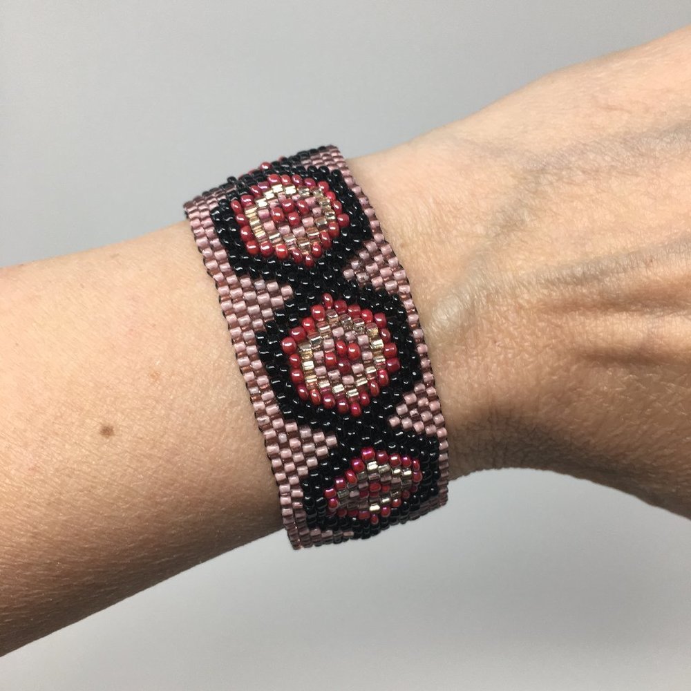 Geometric Hexagonal Pink Red Black Peyote Stitch Seed Bead Bracelet